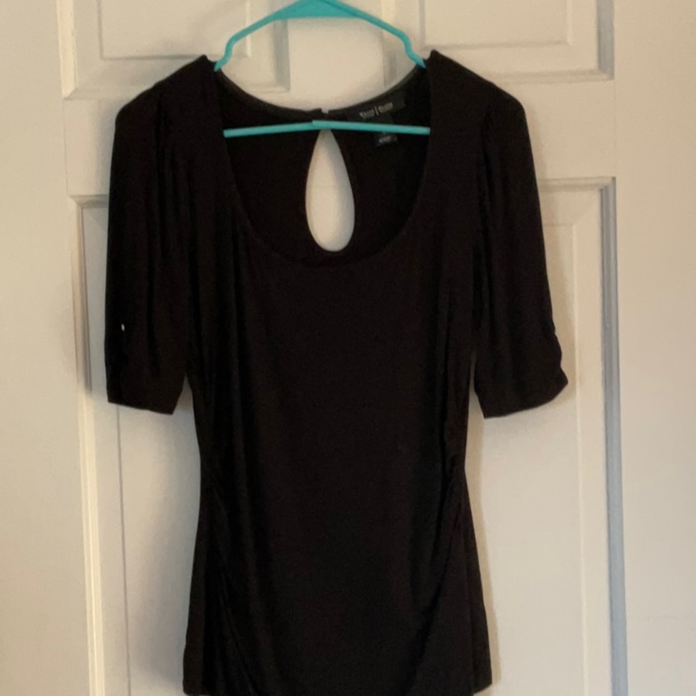 Women’s black stretchy keyhole back rushed sides top